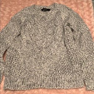 Thick white and black sweater Forever 21